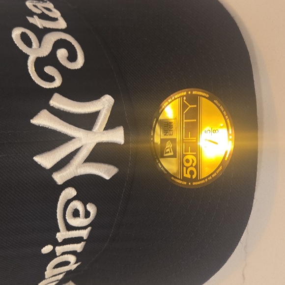 New Era Yankees Empire State Embroidered Baseball Cap Black White Size 7 5/8 - Picture 7 of 9